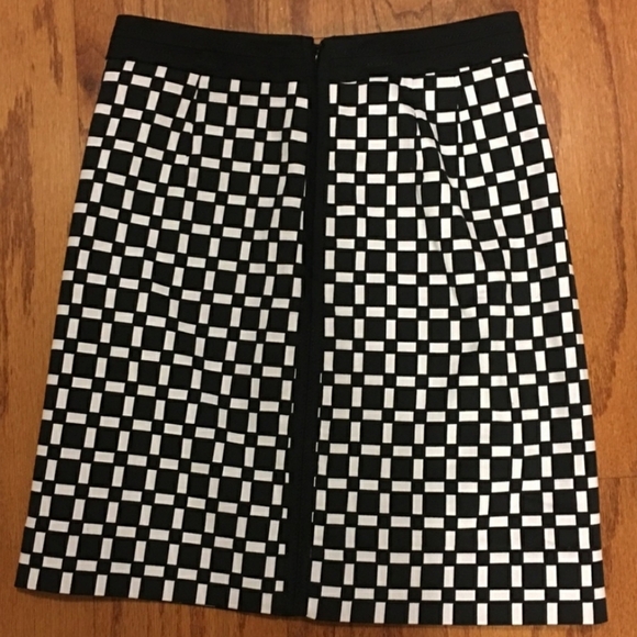 ❤️ WHBM Black White Checkered Lined Skirt - Picture 2 of 4